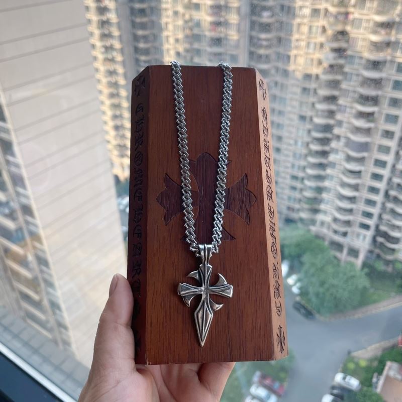 Ch**me He**ts necklaces